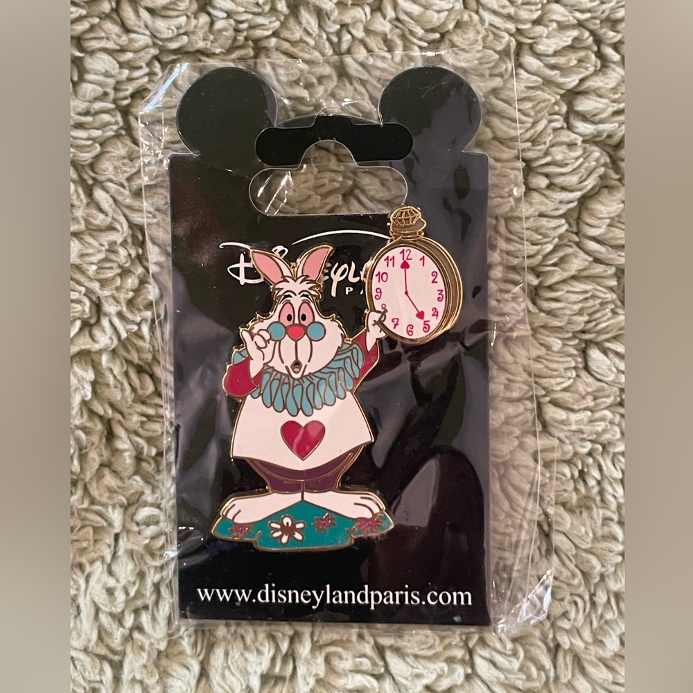 NEW Sealed Disney Disneyland Paris DLP Alice In Wonderland White Rabbit Pin